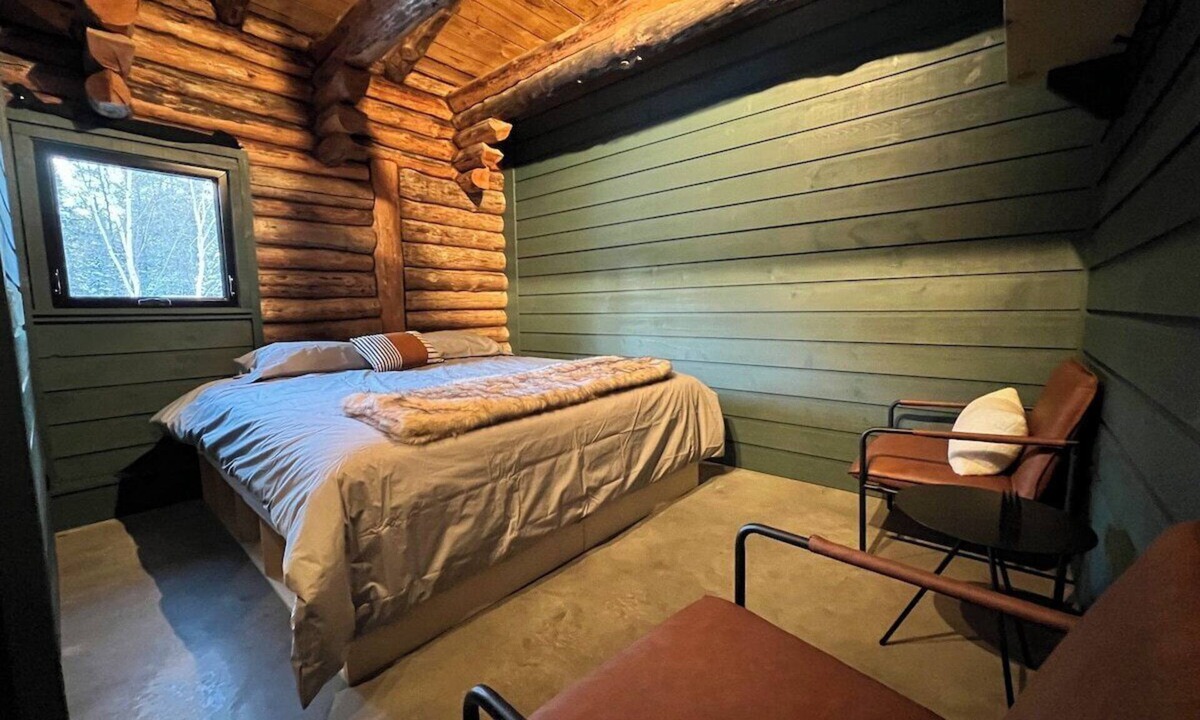 Saint-Simeon Cabin | ÖBois Charlevoix: L'Écurie (cottage)