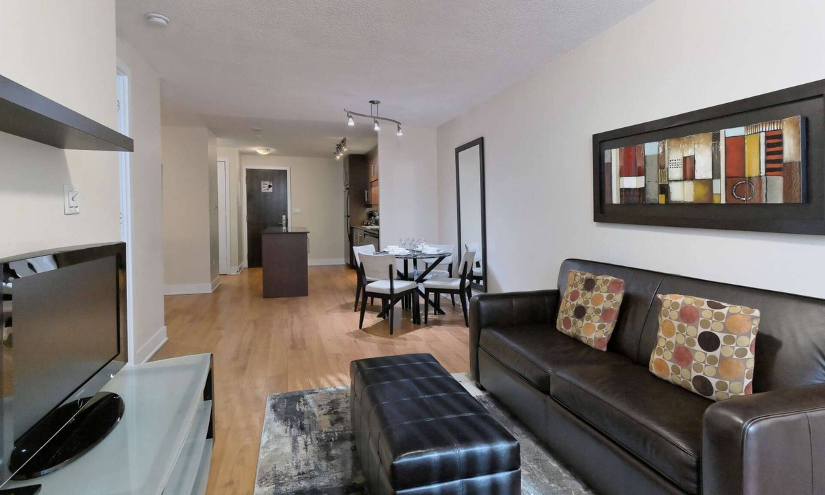 Toronto Entertainment District Apartment | 1 Bedroom/1 Bathroom Suite