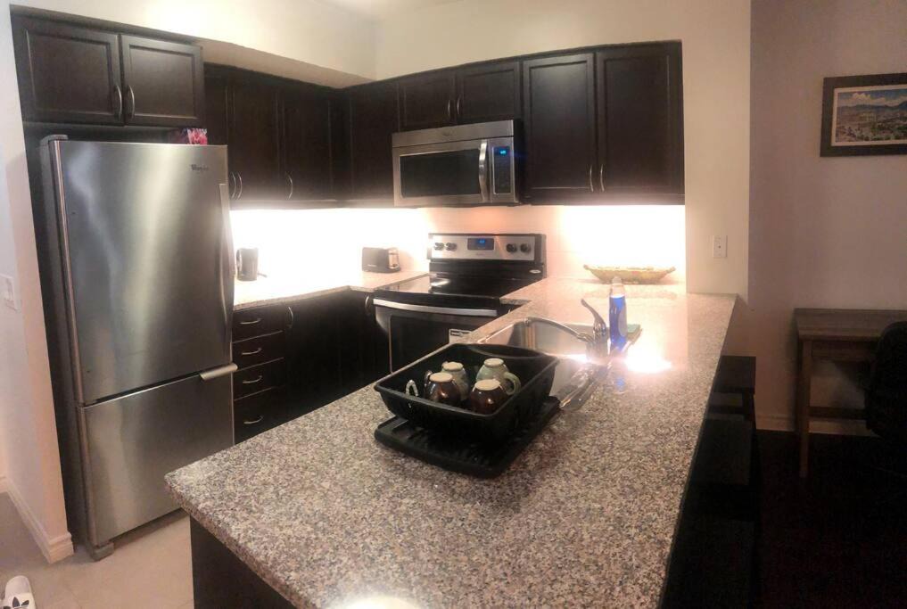 Toronto Entertainment District Apartment | 1 bedroom condo beside CN Tower & Rogers Centre