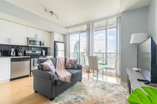 Downtown Toronto Apartment | 1 Bedroom Condo Bremner Blvd Downtown Toronto