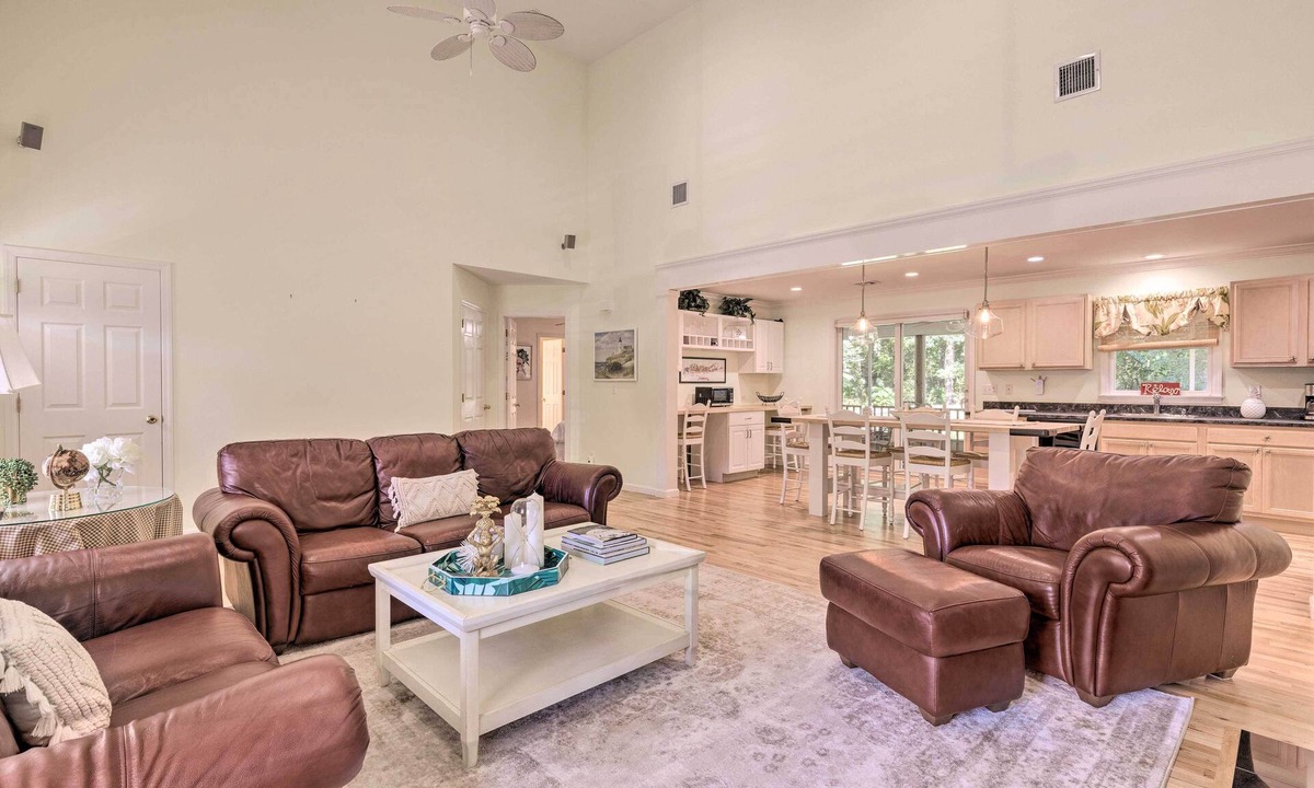 Jamesport House | < 1 Mi to Beach: Luxury North Fork Retreat w/Deck