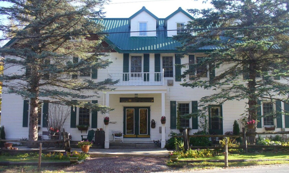 Lake of Bays Villa | 10 BR/10 BA Former Inn, Slps 30, Beach, Dock, Huntsville, Algonquin, Muskoka,