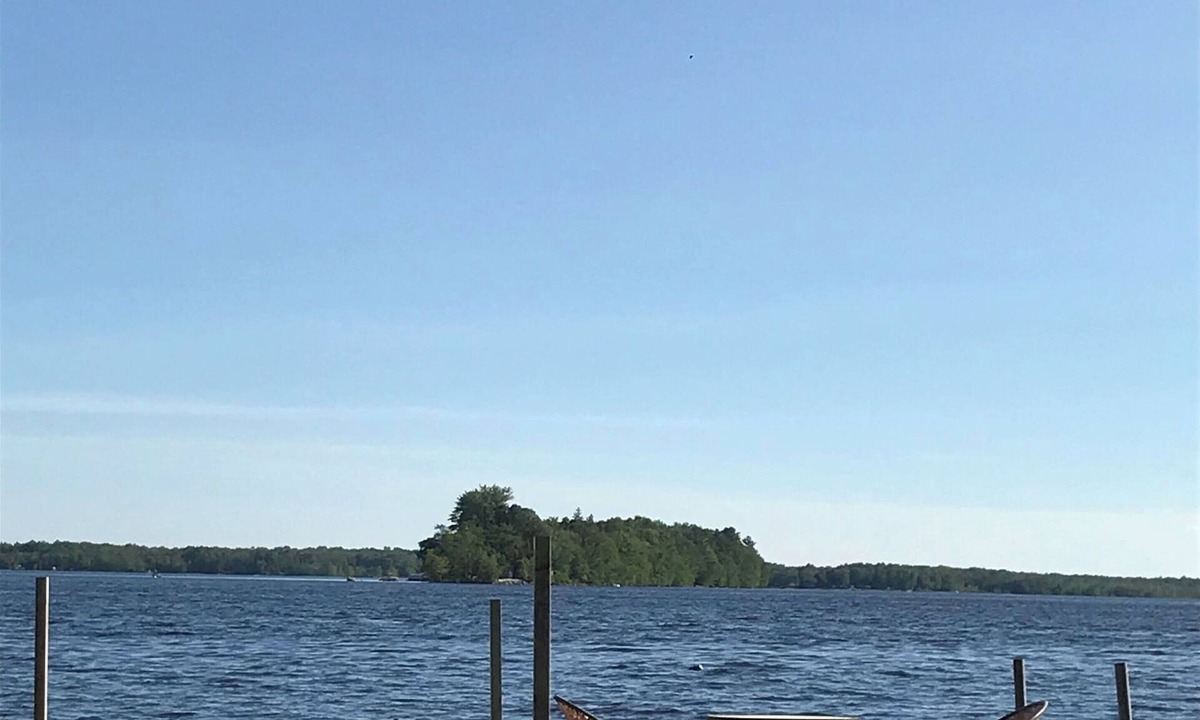 Carden Cottage | 100 ft lakefront cottage