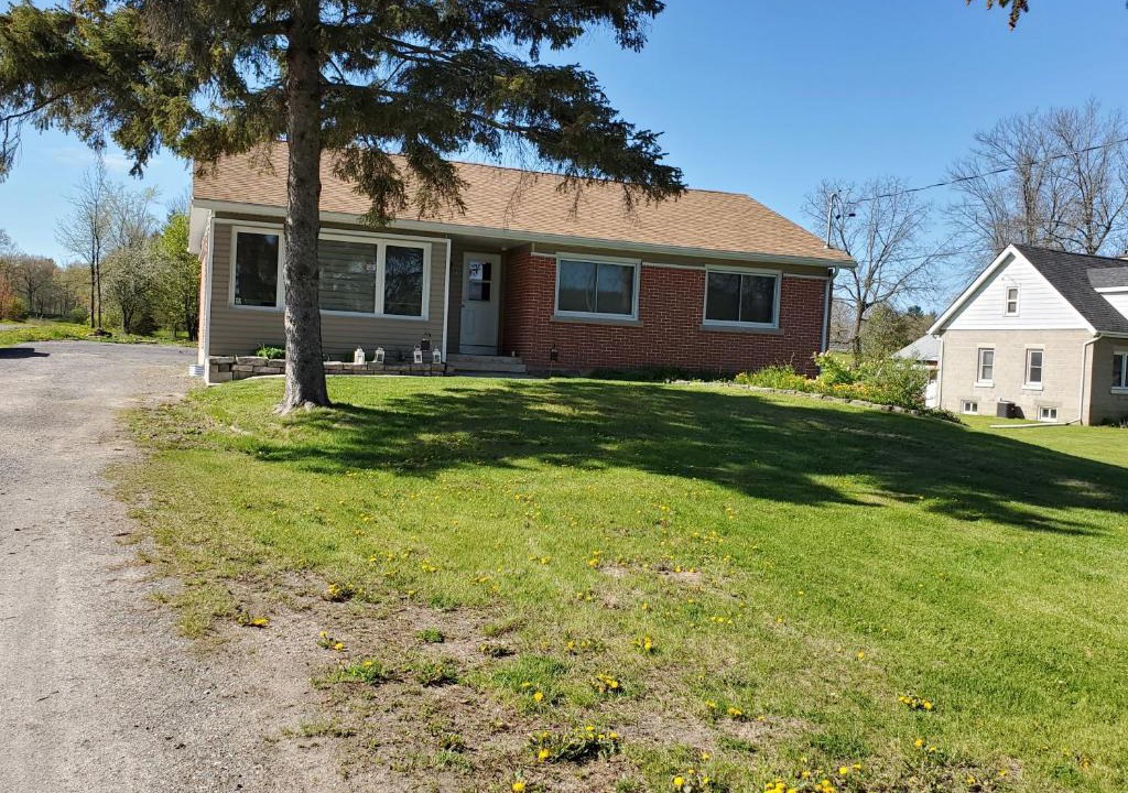 Leeds and the Thousand Islands House | 1000 Islands Bungalow (Across Casino)