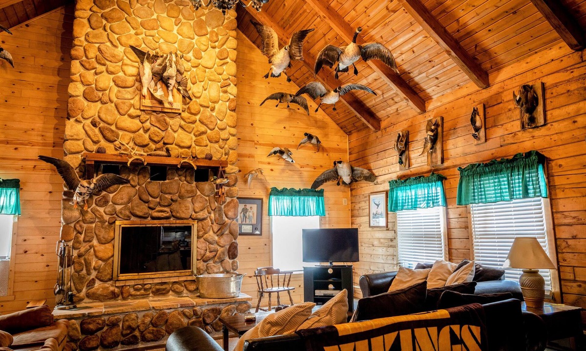 Dawson Cabin | 11 bedroom Western Mn Family Fun Lodge with Sand Volleyball court - Sleeps 20+