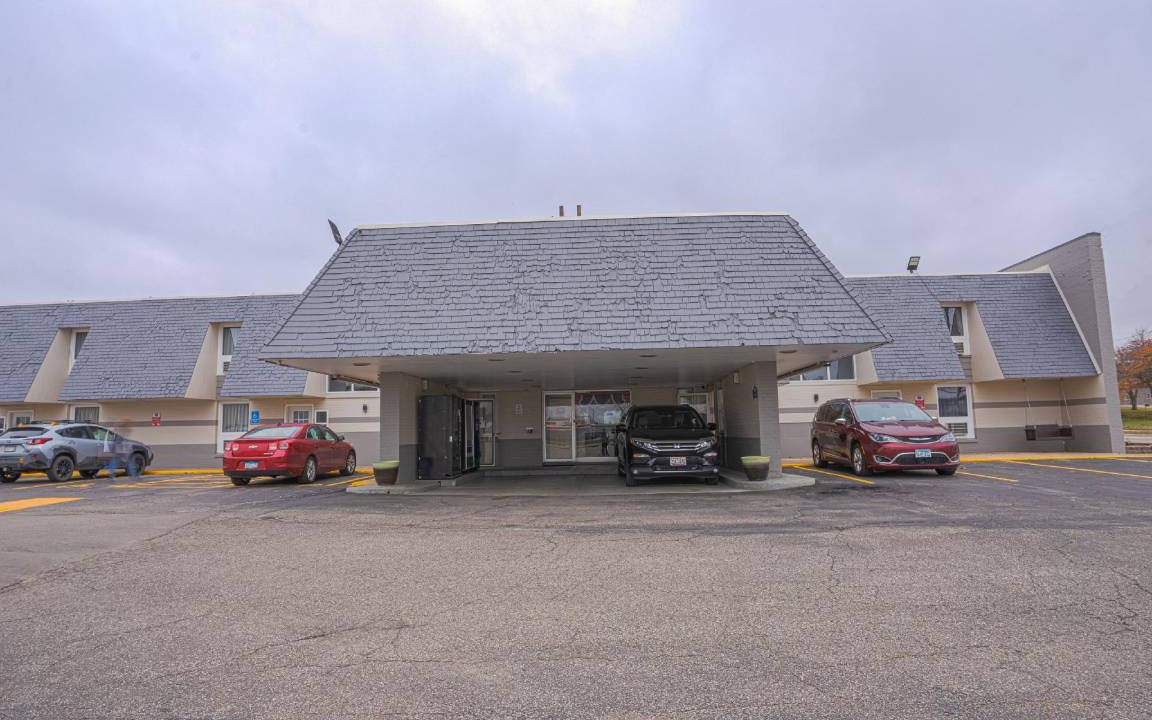 Owatonna Hotel | 14 m² Hotel ∙ 4 guests
