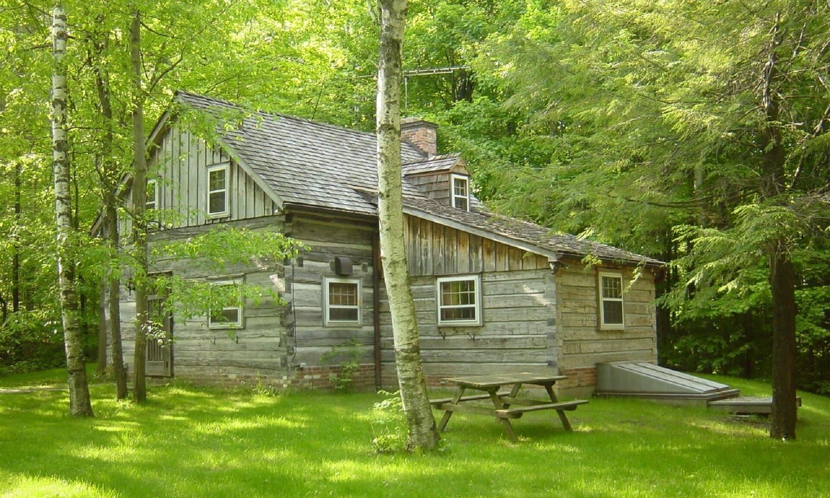 Durham Region Cabin | 1820 Log Cabin on Private 300 acres. Mtn biking, Hiking, x-country Skiing