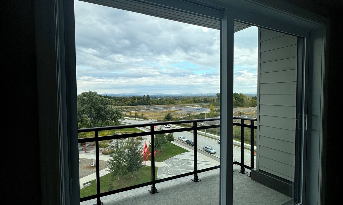 Ottawa Division Condo | 2 bed 2 bath Furnished Monthly Rental
