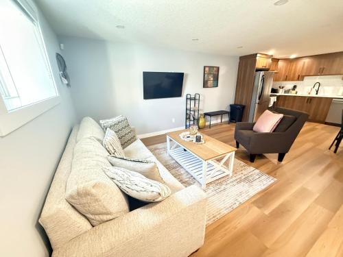 Haysboro House | 2 bedroom Cozy Secondary-Basement suite