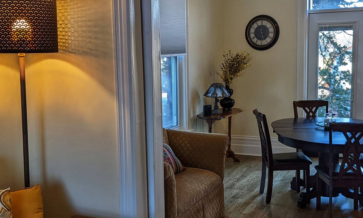 Stratford House | 2 bedroom home, steps away from the town centre, theatres, restaurants & river.