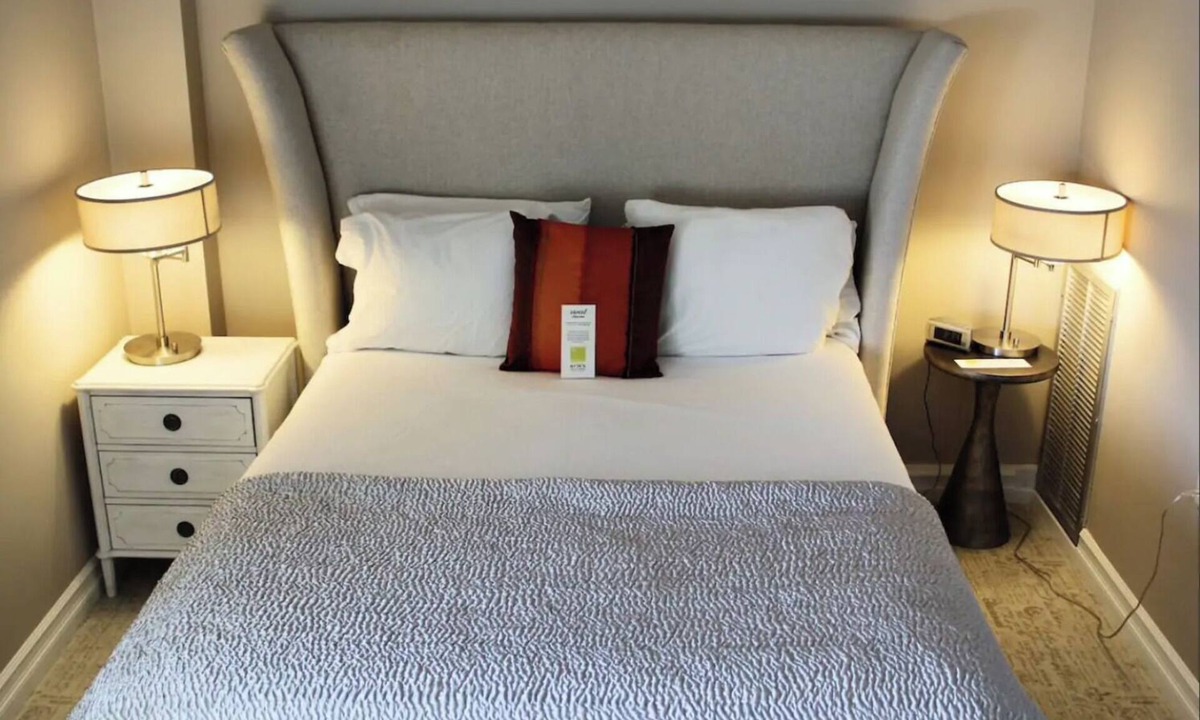 Edina House | 2-Bedroom Luxury Suite with Kitchen in Minneapolis Boutique Hotel
