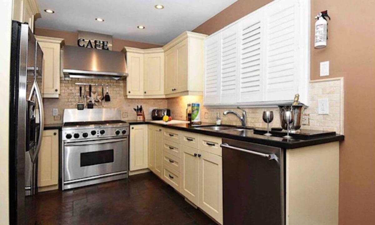 Scarborough House | 2 Bedroom plus Office Executive Bungalow in West Rouge