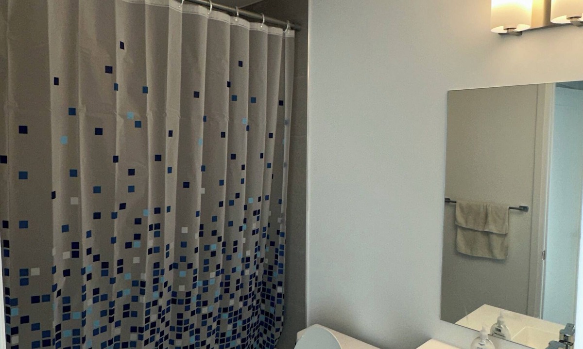 East Danforth Condo | 2 BEDROOM WITH CLEAR VIEWS OF THE TORONTO SKYLINE 2KMS FROM WOODBINE BEACH
