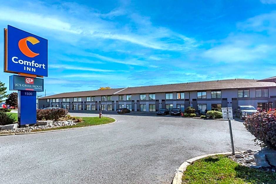 Northeast Mississauga Hotel | 2-Star Hotel ∙ Comfort Inn Airport West