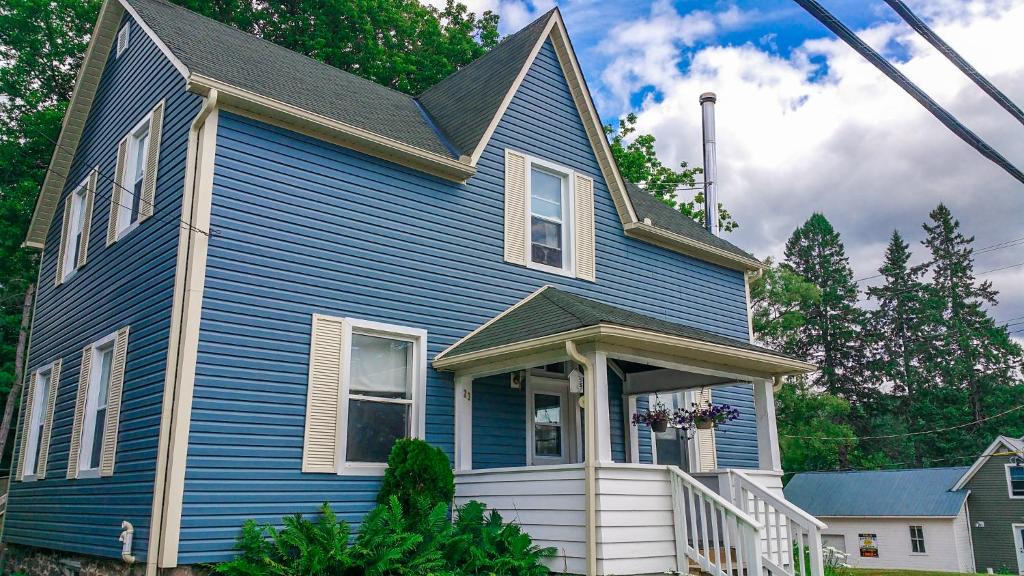 Haliburton Bed & Breakfast | 23Maple