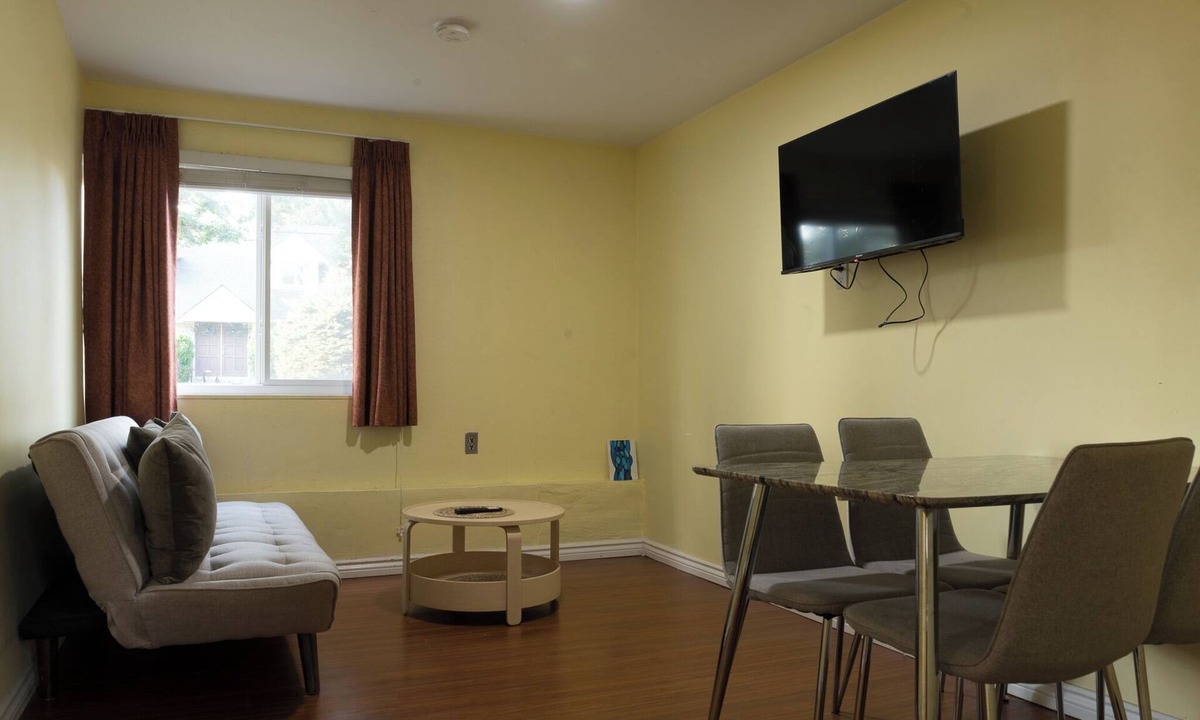 Killarney House | 3 Bed 2 Bath, easy access to downtown and airport