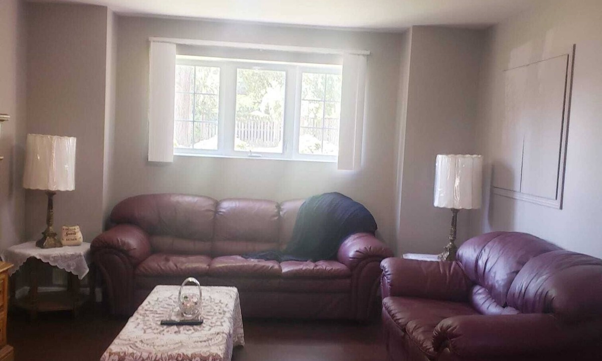 LaSalle House | 3 Bedroom basement unit with Free Parking , WiFi.