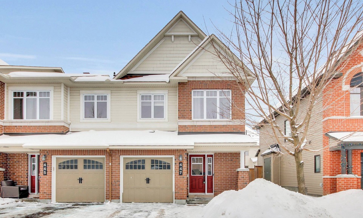 Ottawa Division House | 3-bedroom townhome in charming Ottawa with AC, WiFi. Enjoy your stay
