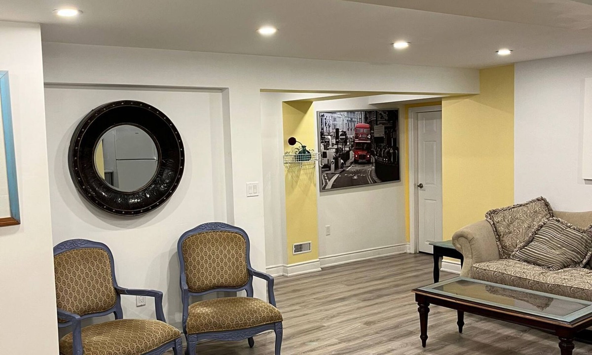Central Erin Mills Apartment | 3. Private Room - Erin Mills Mall