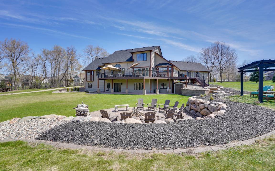 Shakopee House | 390 m² House ∙ 6 bedrooms ∙ 20 guests