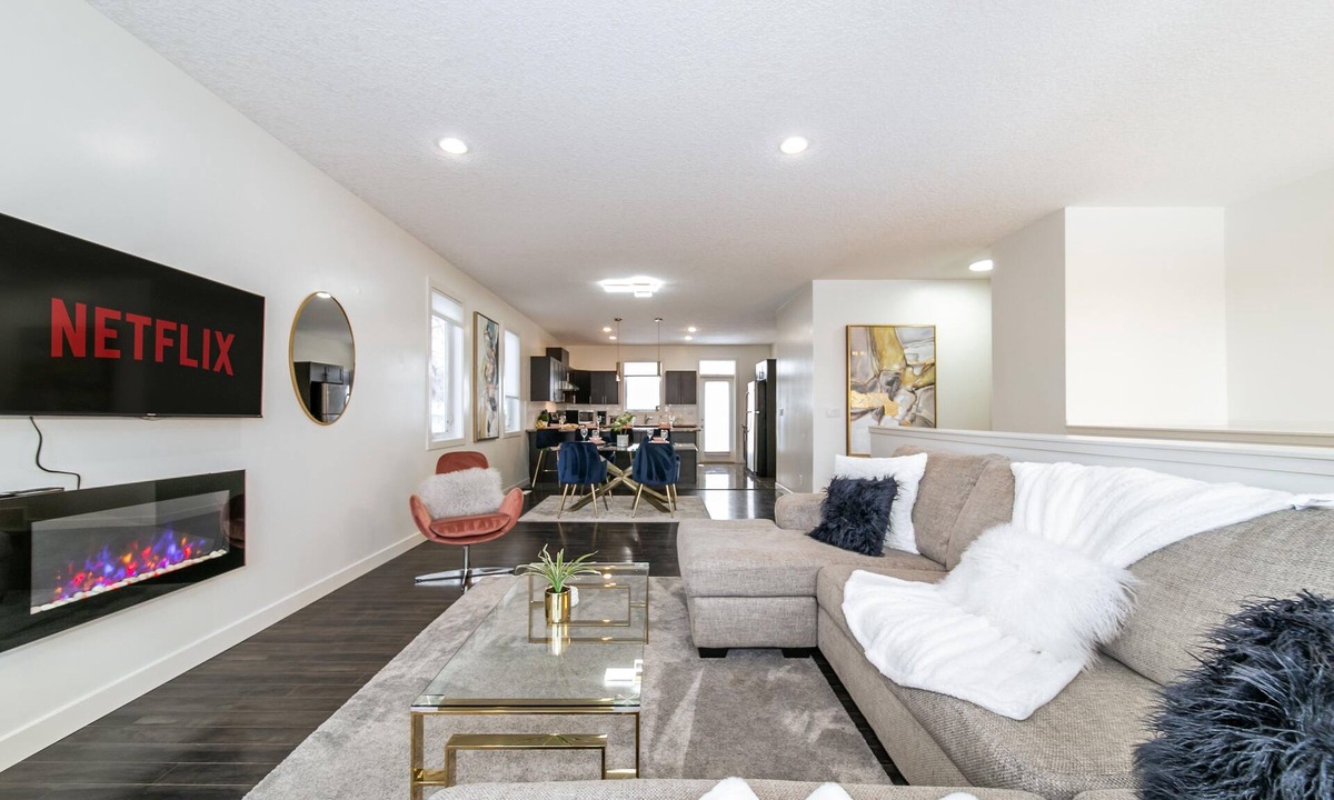 Jasper Place House | 3B Executive Home - All King Beds - Fireplace - Netflix