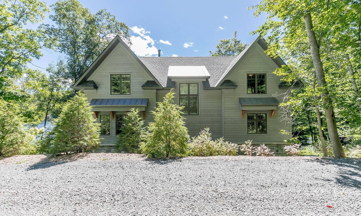 Lake of Bays Cottage | 3bdrm 3 bath lakehouse in Dwight. Faces south! All day sun! Unlimited Wifi!