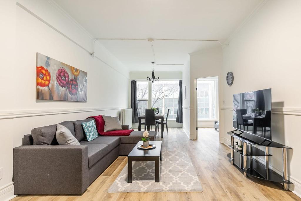 Hamilton Apartment | 3BR Apt w Netflix - Near King street