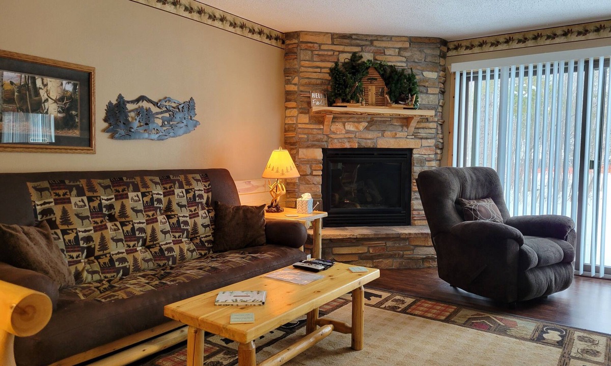 Hill City House | 4 Bedroom - 3 Bathroom Townhome with easy access to Activities