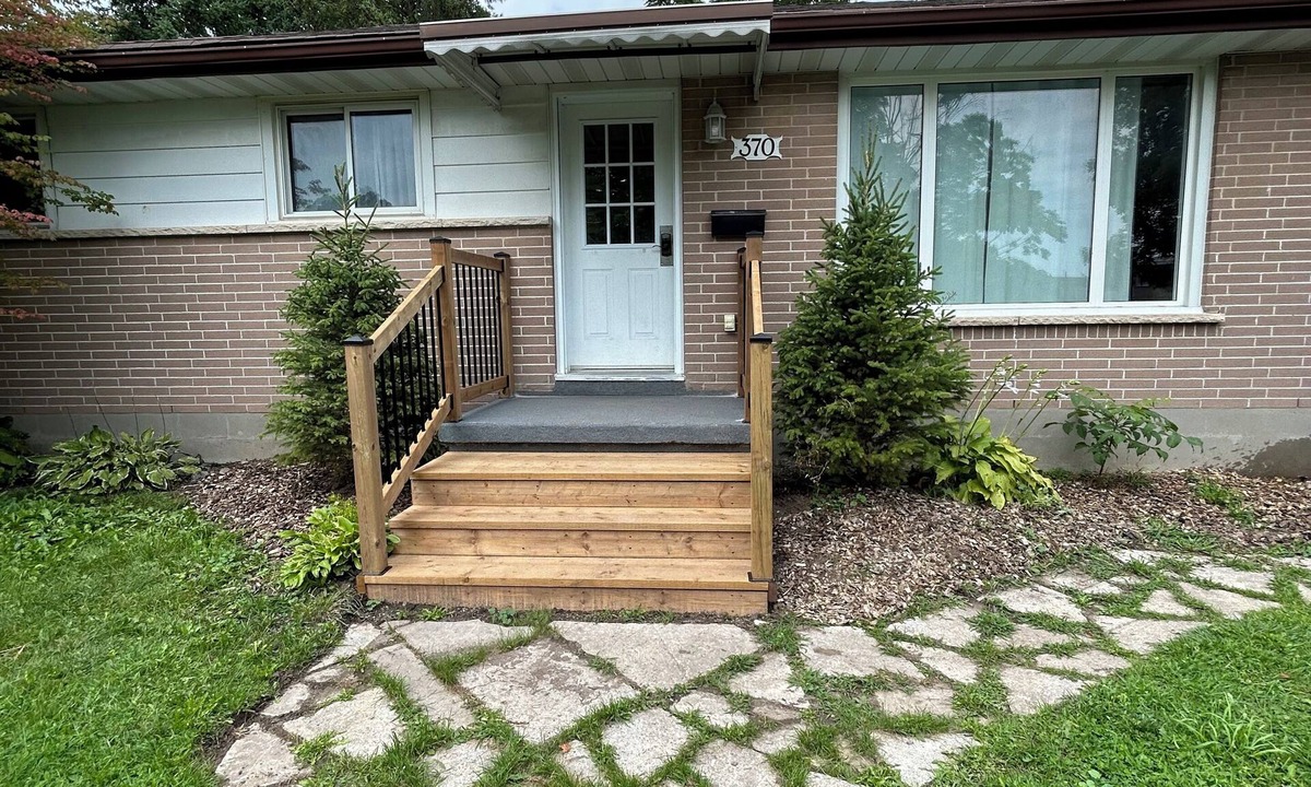Peterborough House | 4-bedroom bungalow in tranquil Peterborough with AC, and putting green