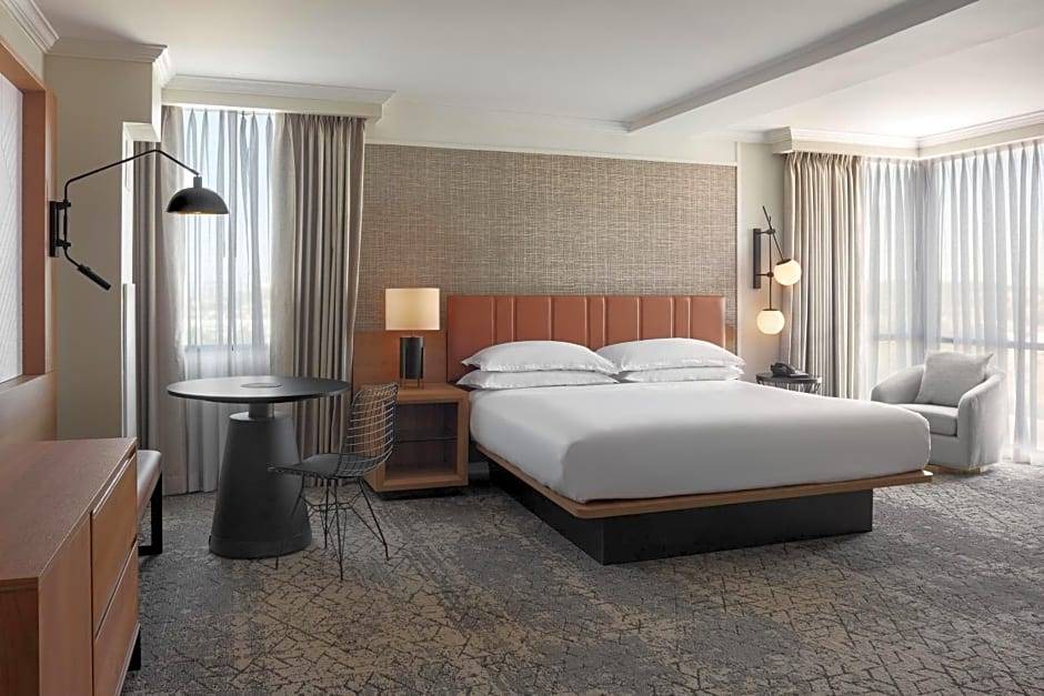 Richmond Hill Hotel | 4-Star Hotel ∙ Sheraton Parkway Toronto North Hotel & Suites