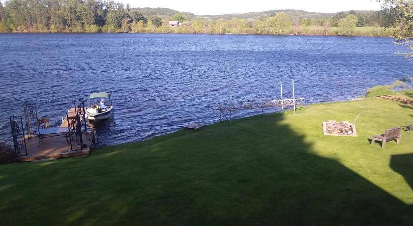 Renfrew County Bed & Breakfast | 46 m² Bed and breakfast ∙ 2 guests