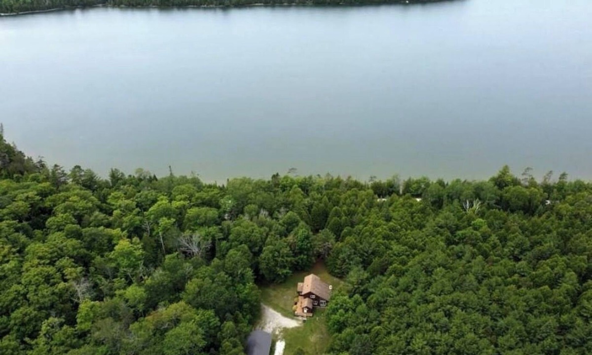 Manitoulin District Cottage | 4BED + HOTUB - Private Forest Retreat by Lake & Trail