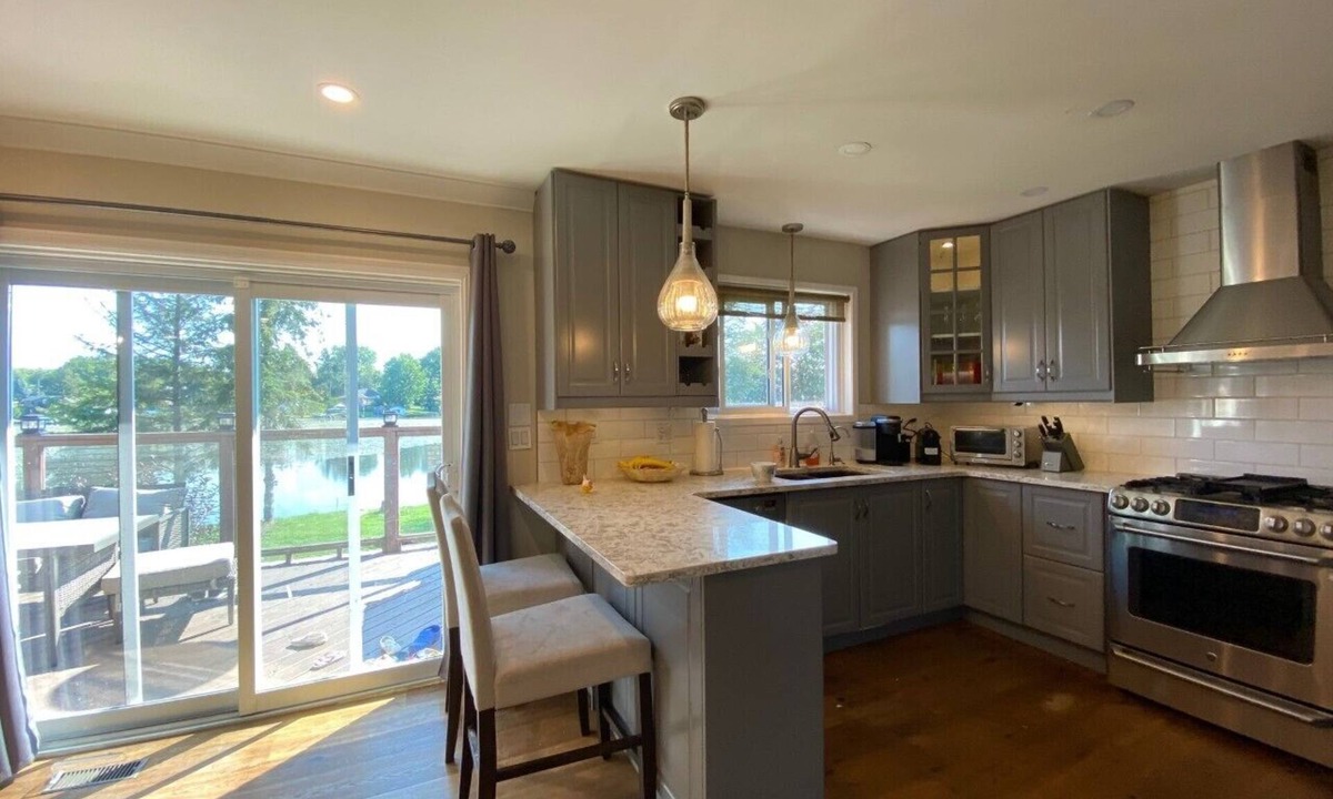 Kawartha Lakes Cottage | 5 Bedroom waterfront Cottage sleeps 10