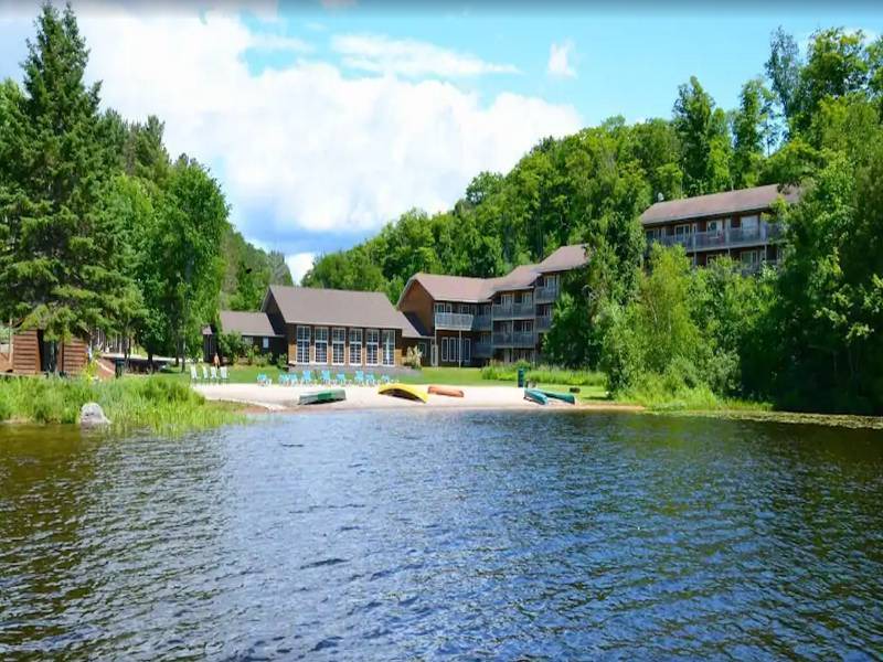 Otter Lake Hotel | 51 m² Hotel ∙ 127 guests