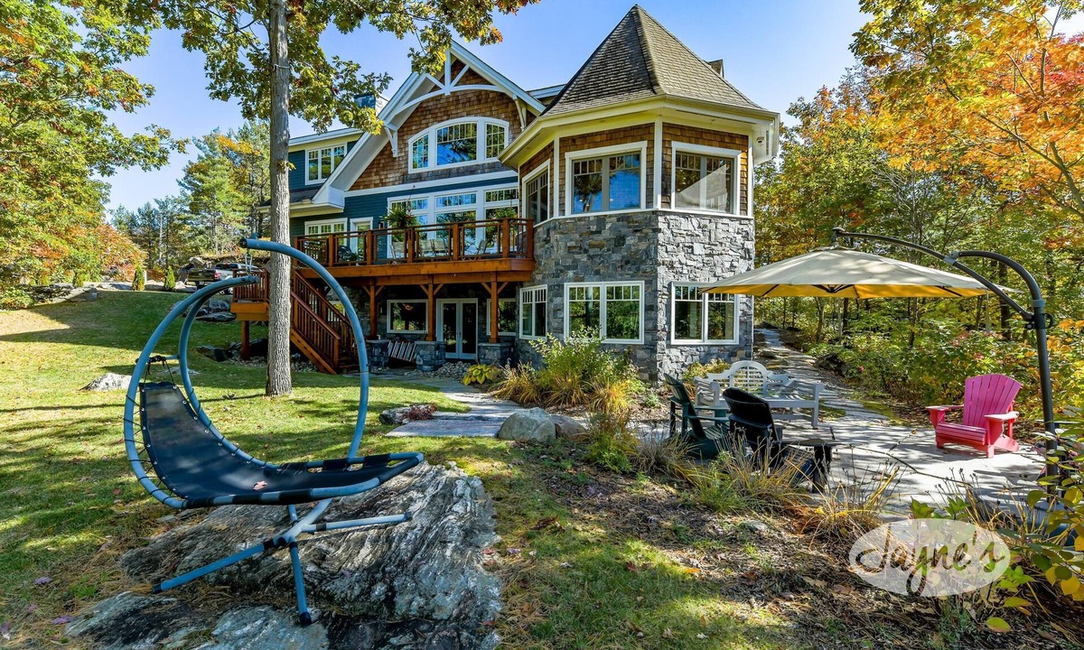 Gravenhurst Cottage | 6 bed 4 bath cottage on Lake Muskoka, Private, Boathouse, Hot tub!