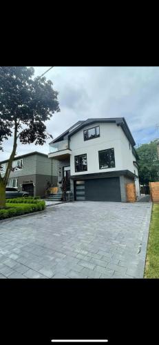 Welland House | 6 BEDROOM MODERN AND LUXURY HOME