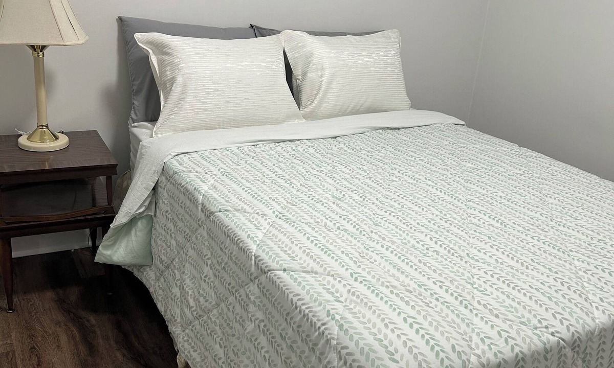 Durham Region House | A little 5 Stars Living in Oshawa just second to 401, minute to Oshawa Mall.