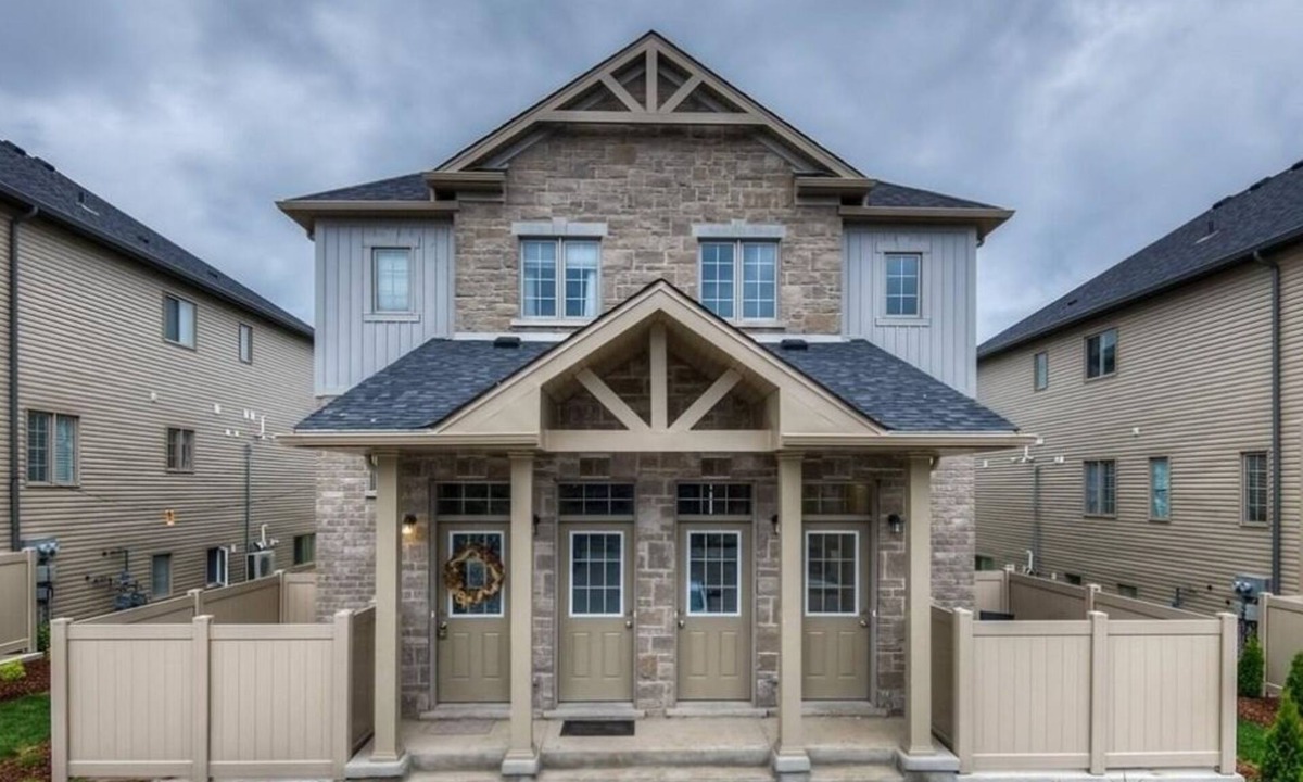 Highland Condo | A Modern and Executive Unit~1 Parking Spot&Great Location - Close To Everything