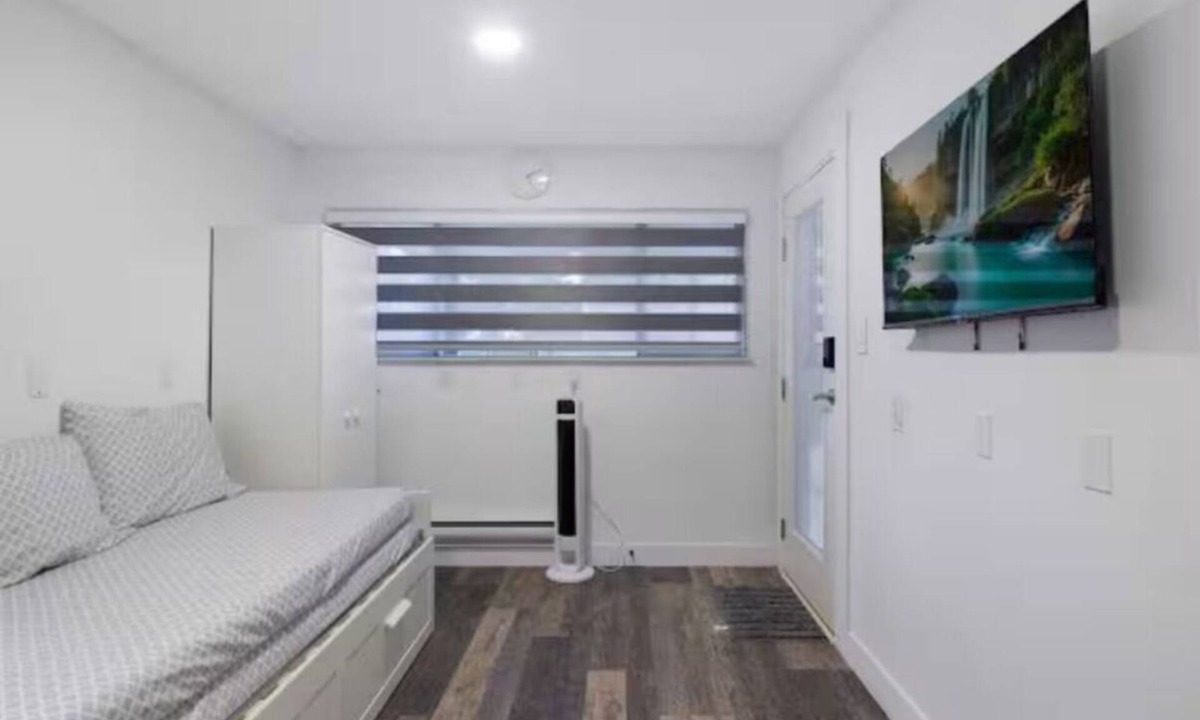 Ladner House | A small studio with a large backyard patio.