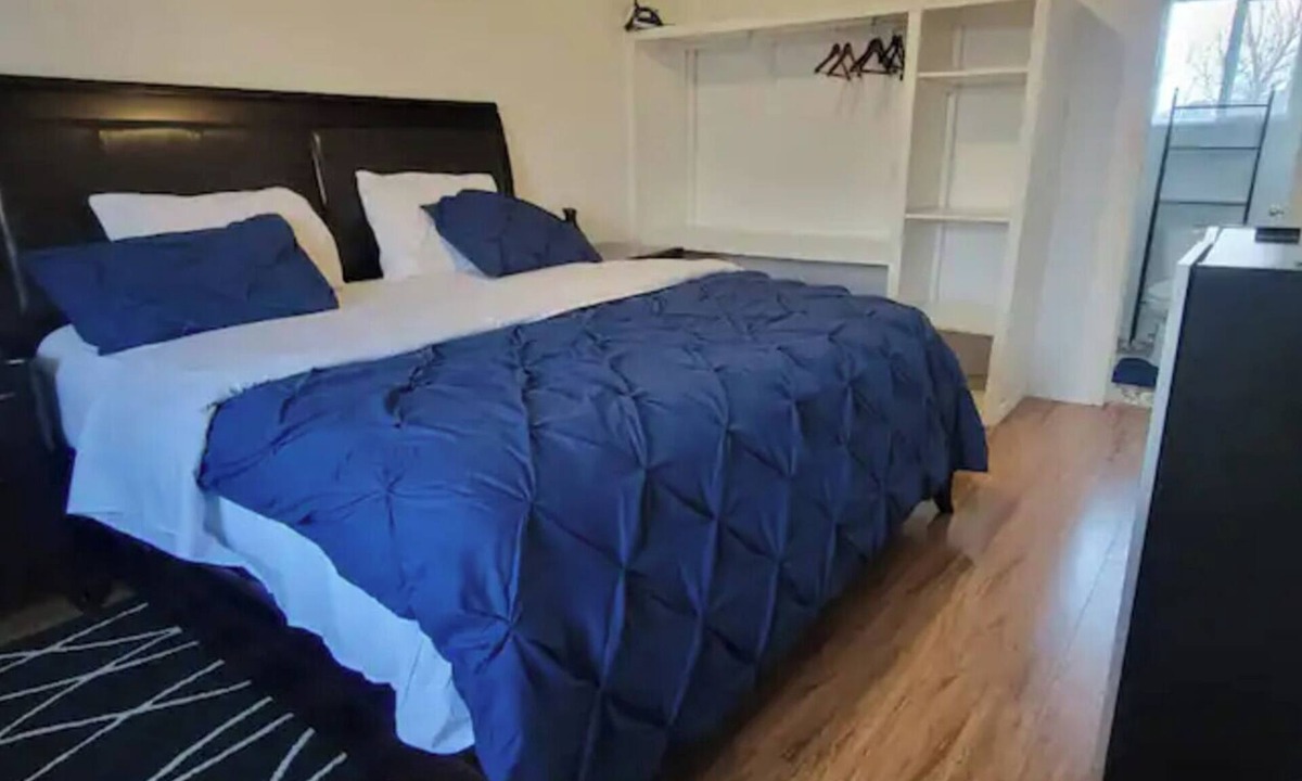 Barrie House | Adorable and spacious 3 bedrooms house close to all amenities/quite neighborhood