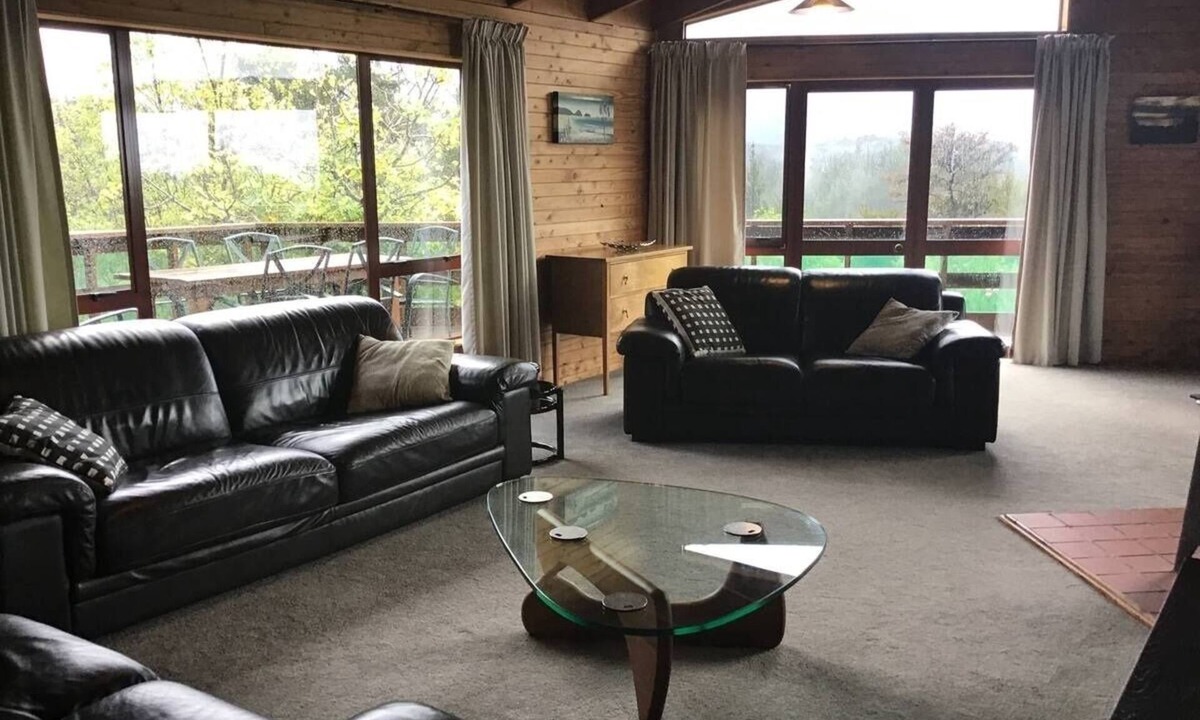Ngaio Bay House | Affordable Luxury. Something Special 2 bedrooms. Sea Views and Garden setting.