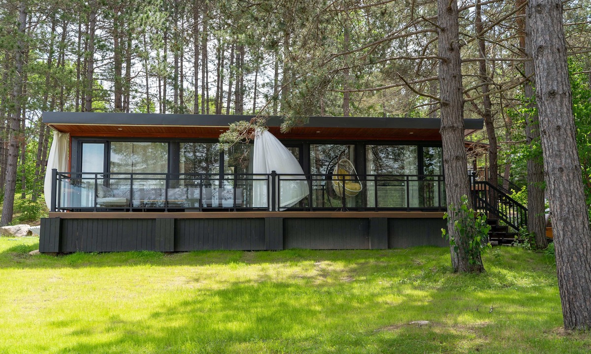 South Algonquin Cabin | Algonquin's Edge Resort | Waterfront 8