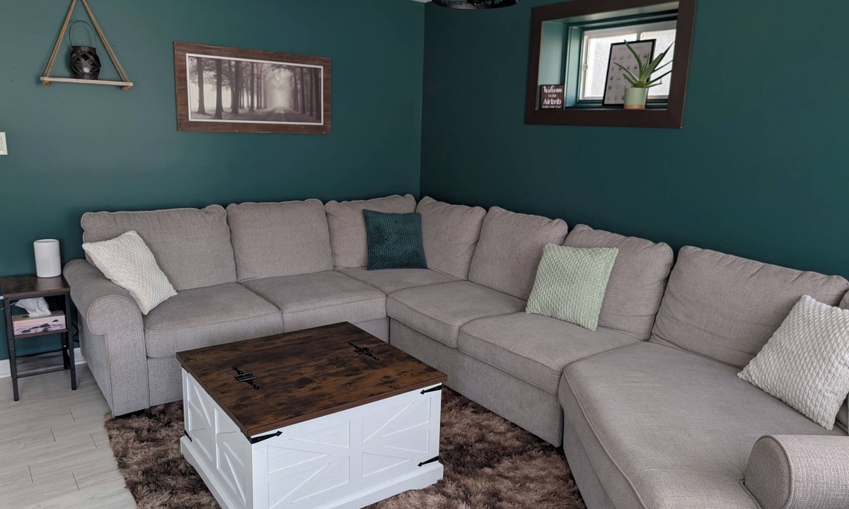 South River House | Almaguin Hideaway Retreat: Rustic and chic 1-bedroom house. Downtown South River