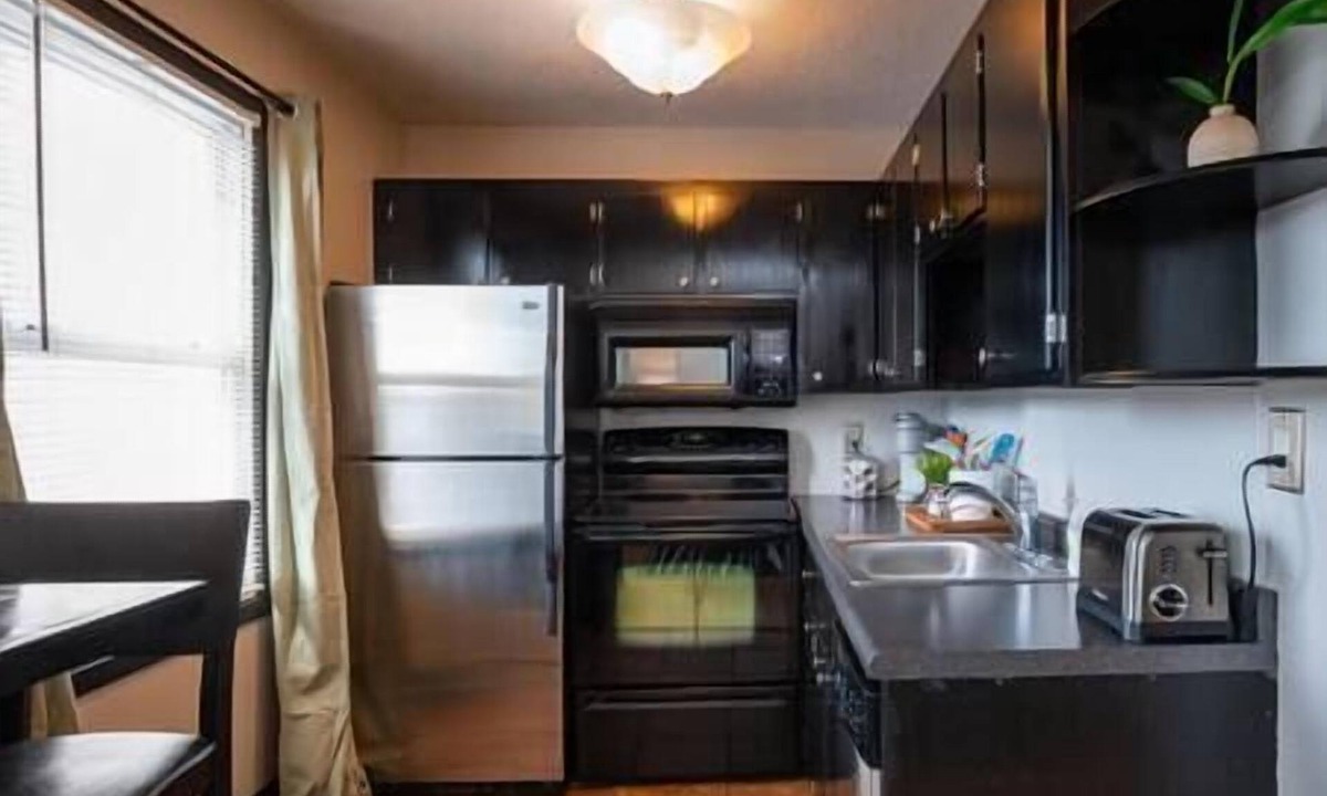 Lowry Hill East Apartment | Amazing Uptown Studio long stays
