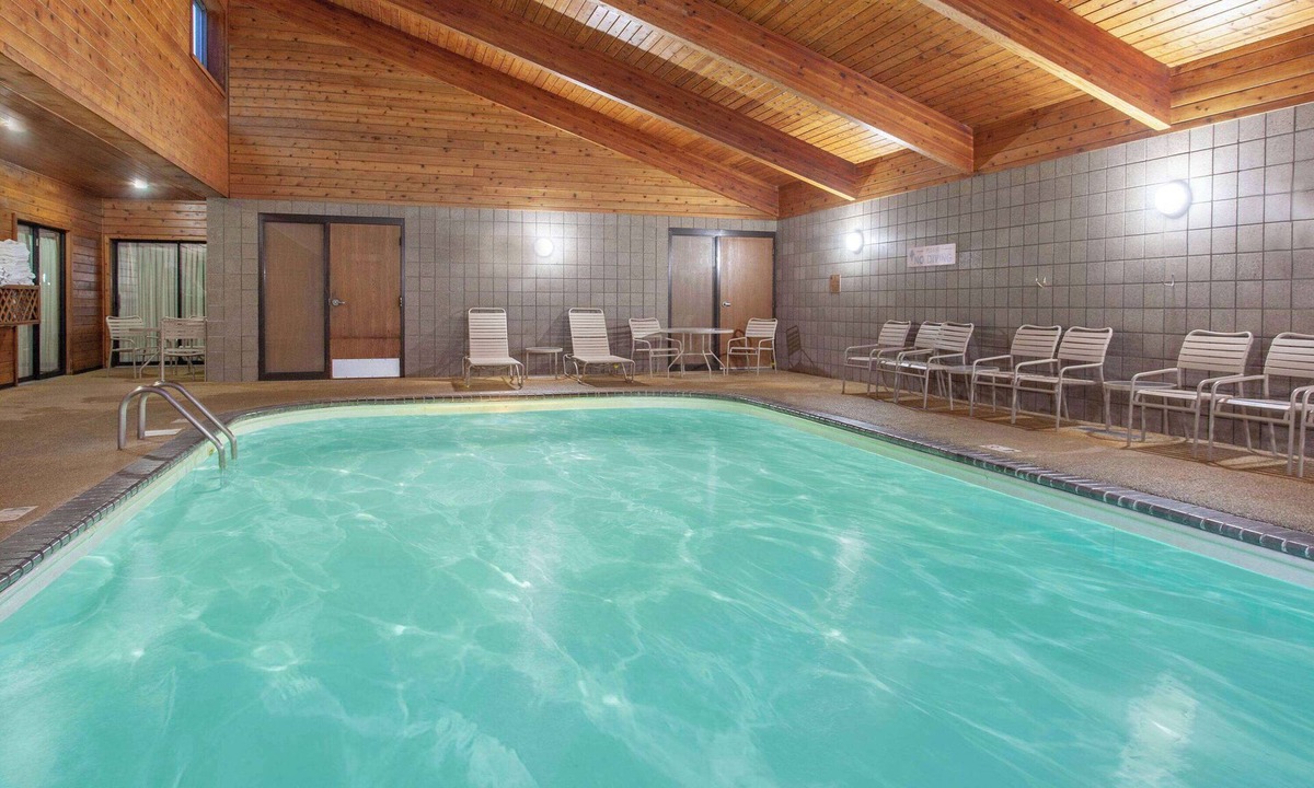 Cloquet Hotel | AmericInn by Wyndham Cloquet