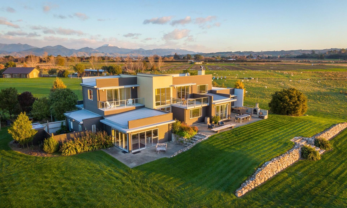 Richmond House | Appleby House & Rabbit Island Huts