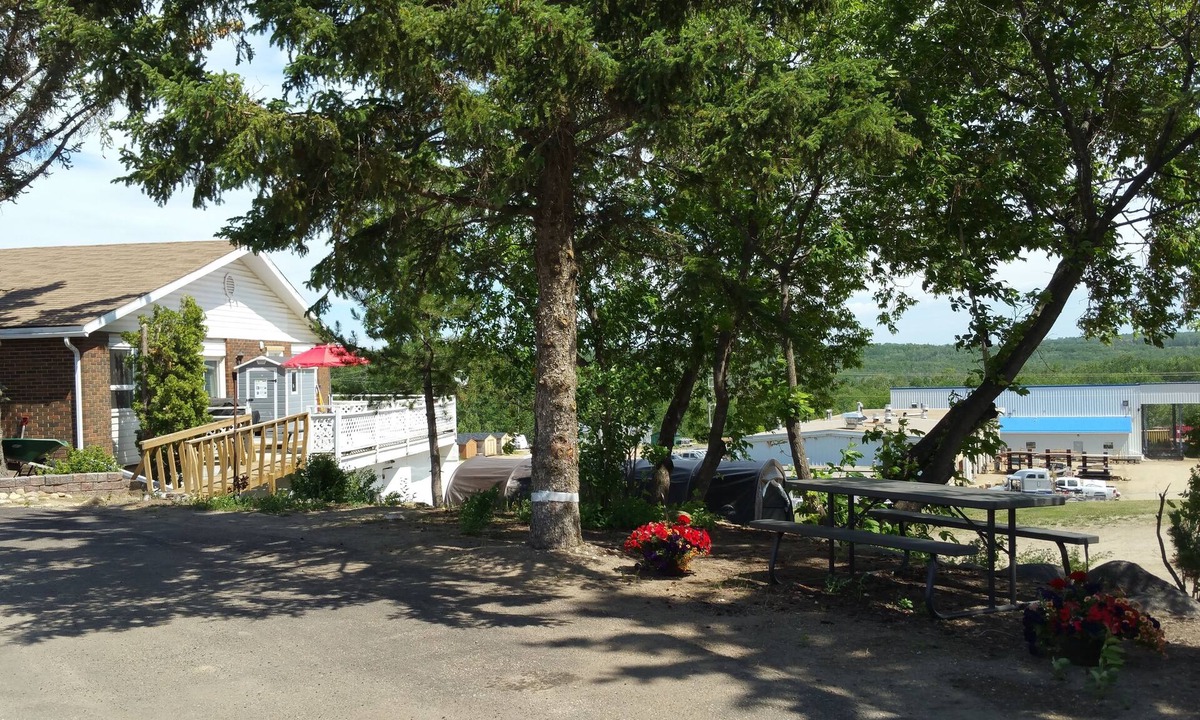 Athabasca Hotel | Athabasca Lodge Motel
