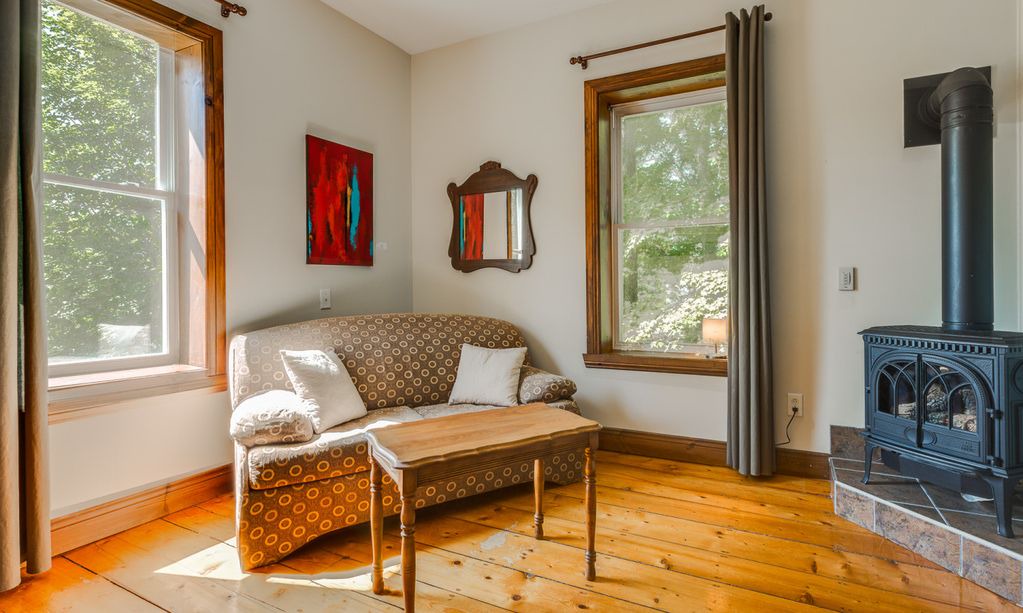 Bromont Hotel | Auberge Nuits de St-Georges - No7 Queen bed Room