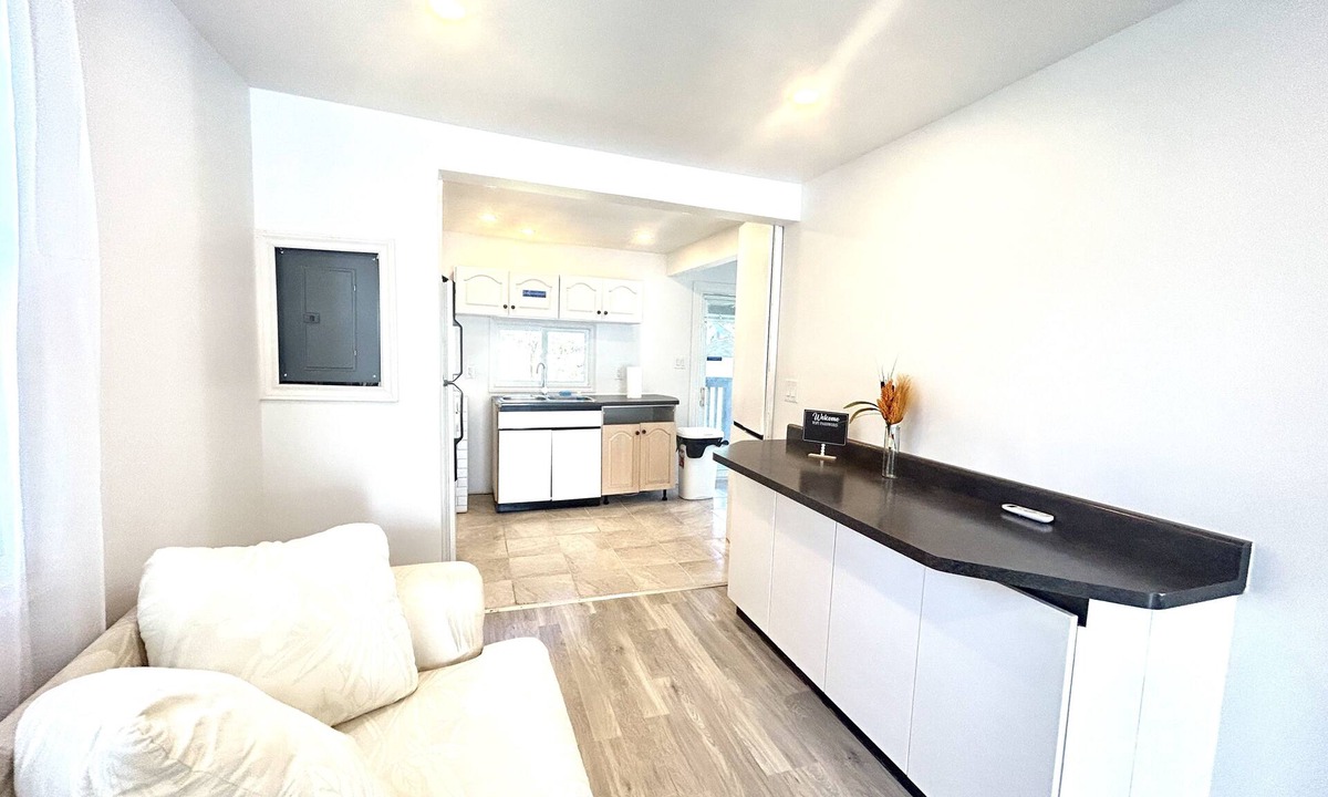 East Windsor House | Aubin Paradise