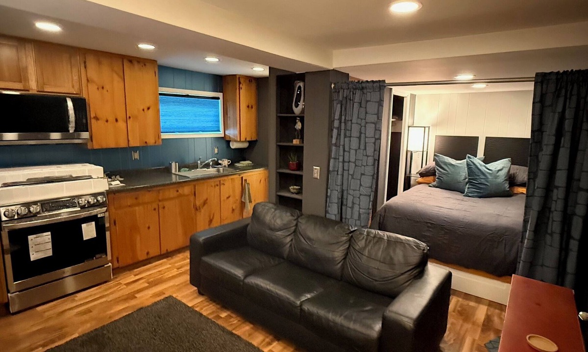 Grand Marais Apartment | Avalon Guesthouse : Garden Studio